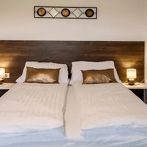 Apolonia Apartment